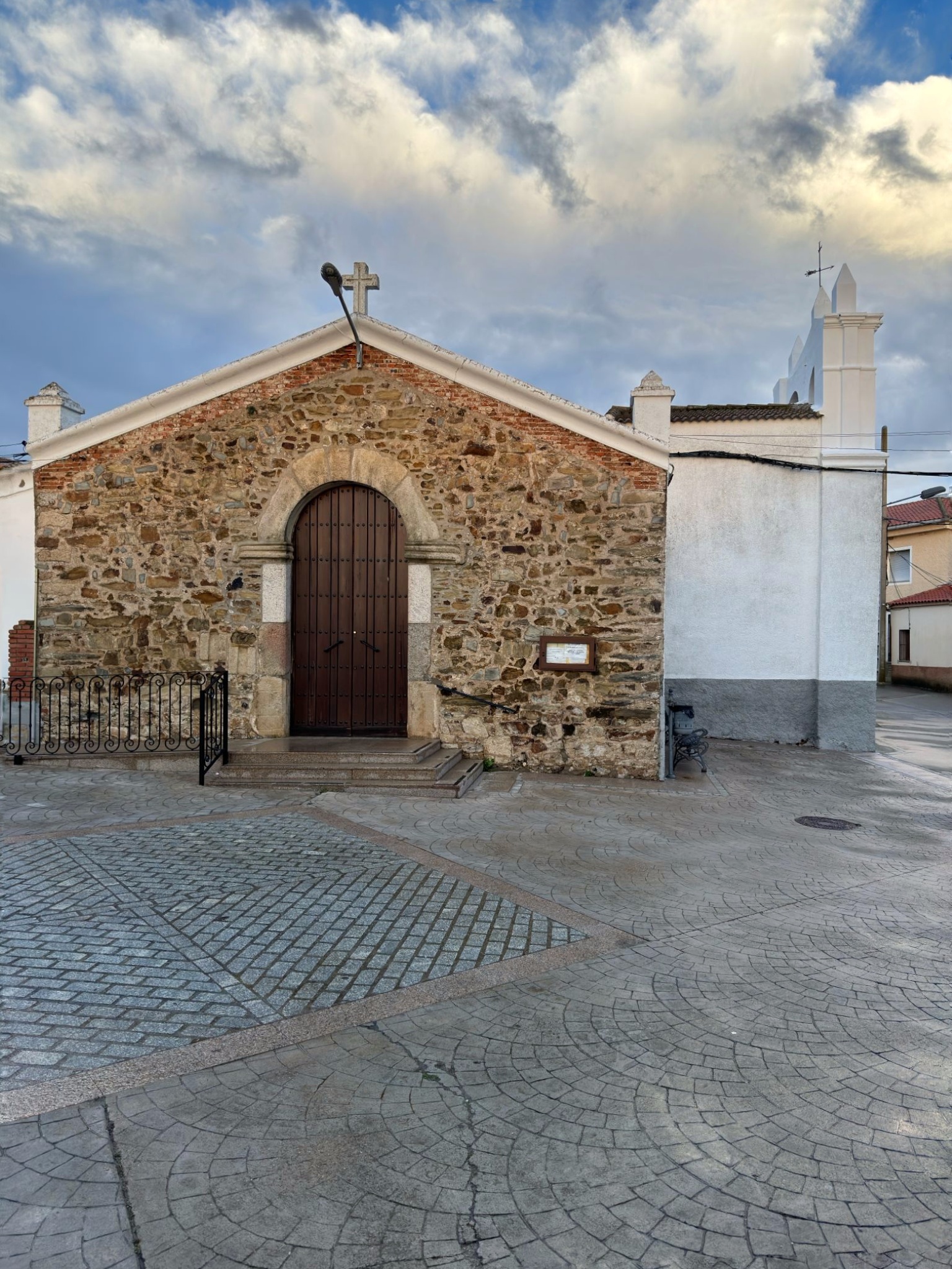 Virgen de las Tres Manos